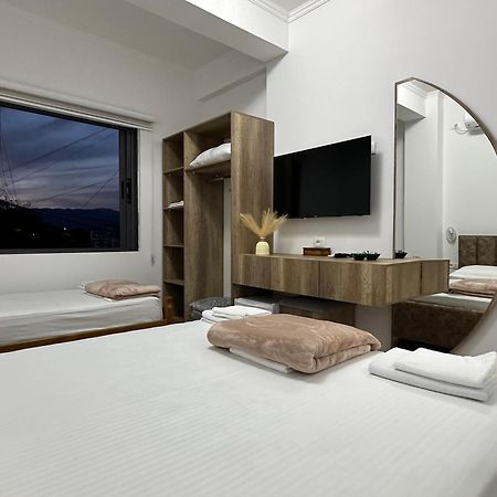 Lola'S Rooms Gjirokastër Екстериор снимка
