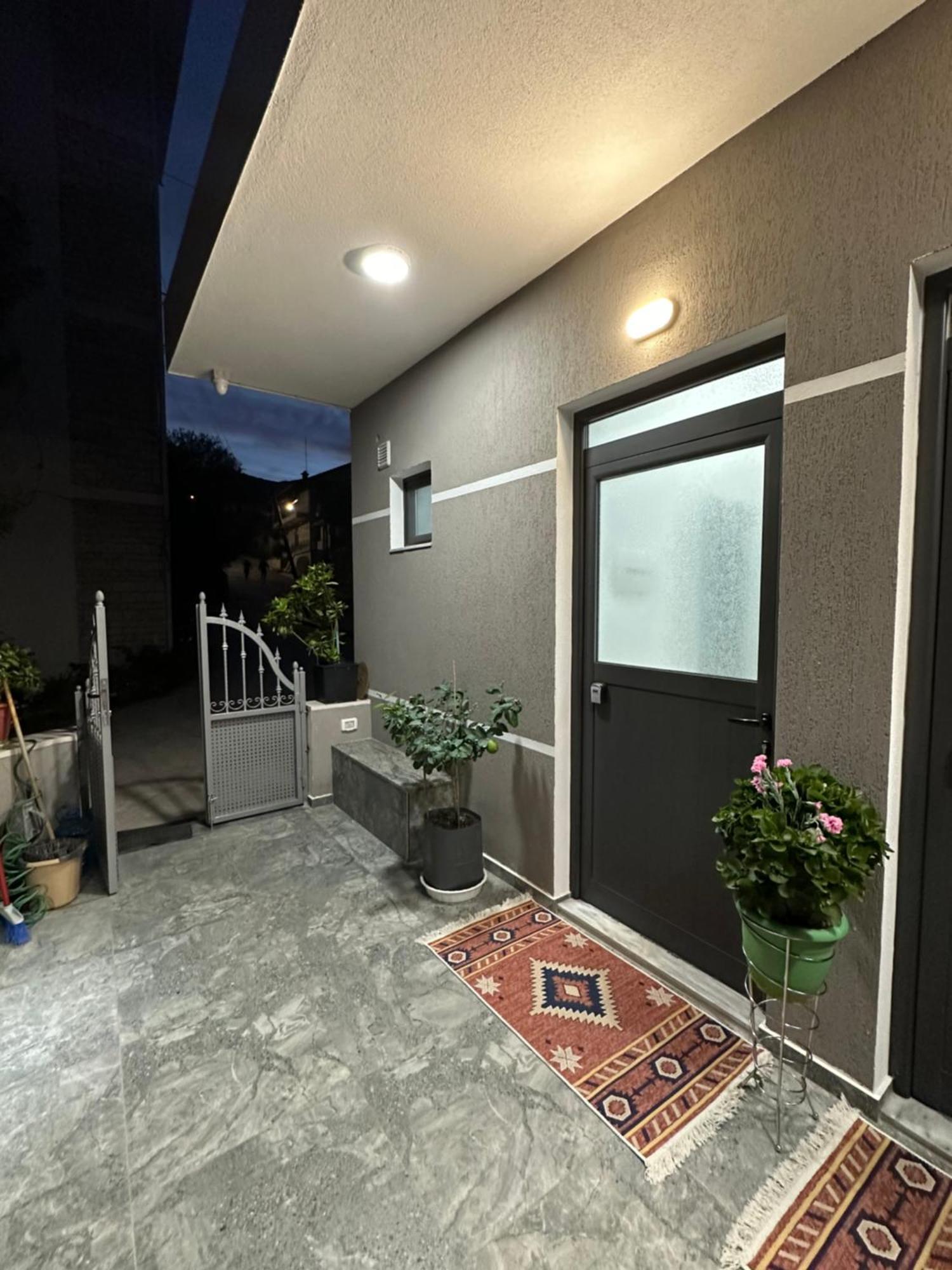Lola'S Rooms Gjirokastër Екстериор снимка