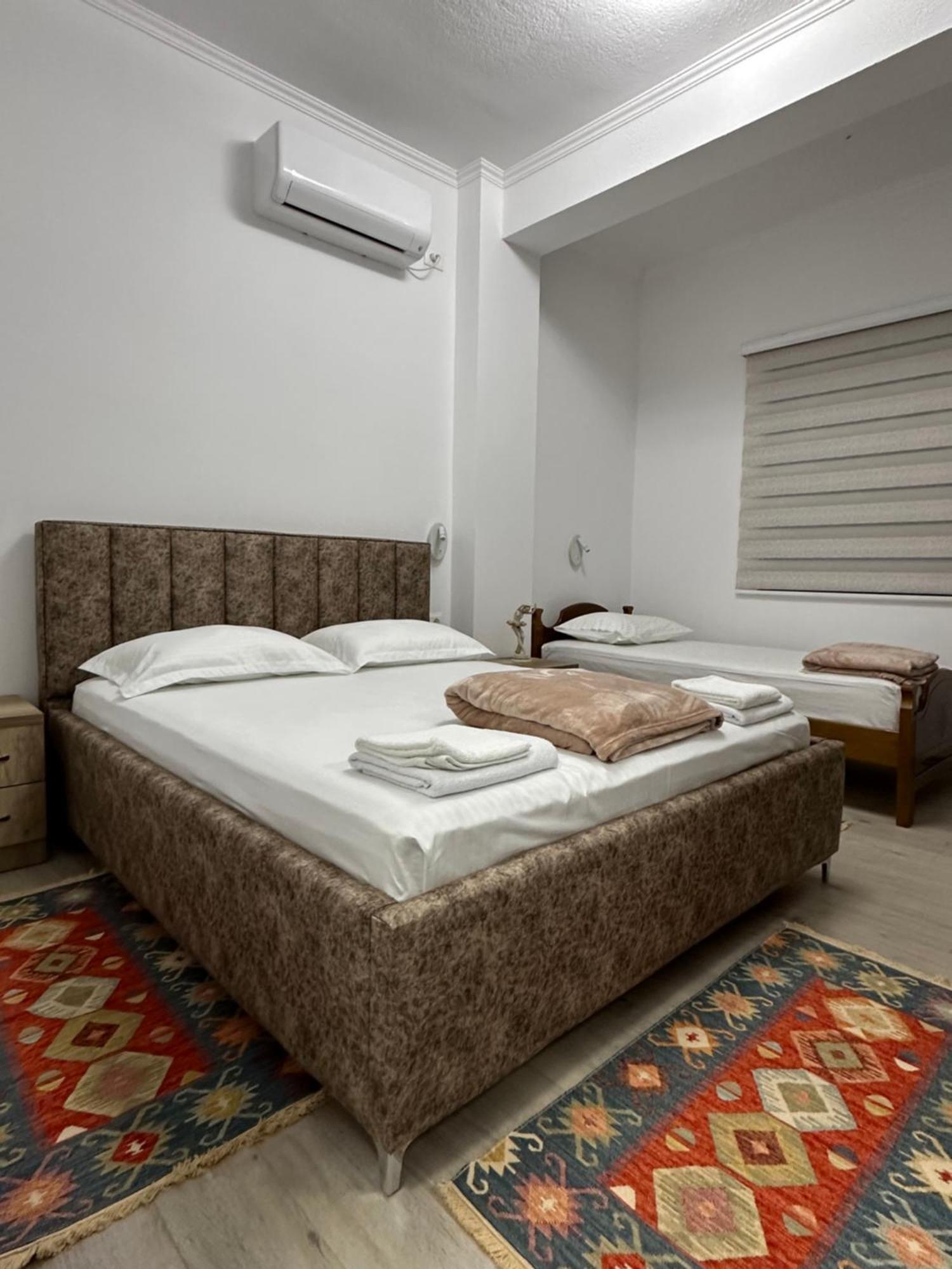 Lola'S Rooms Gjirokastër Екстериор снимка