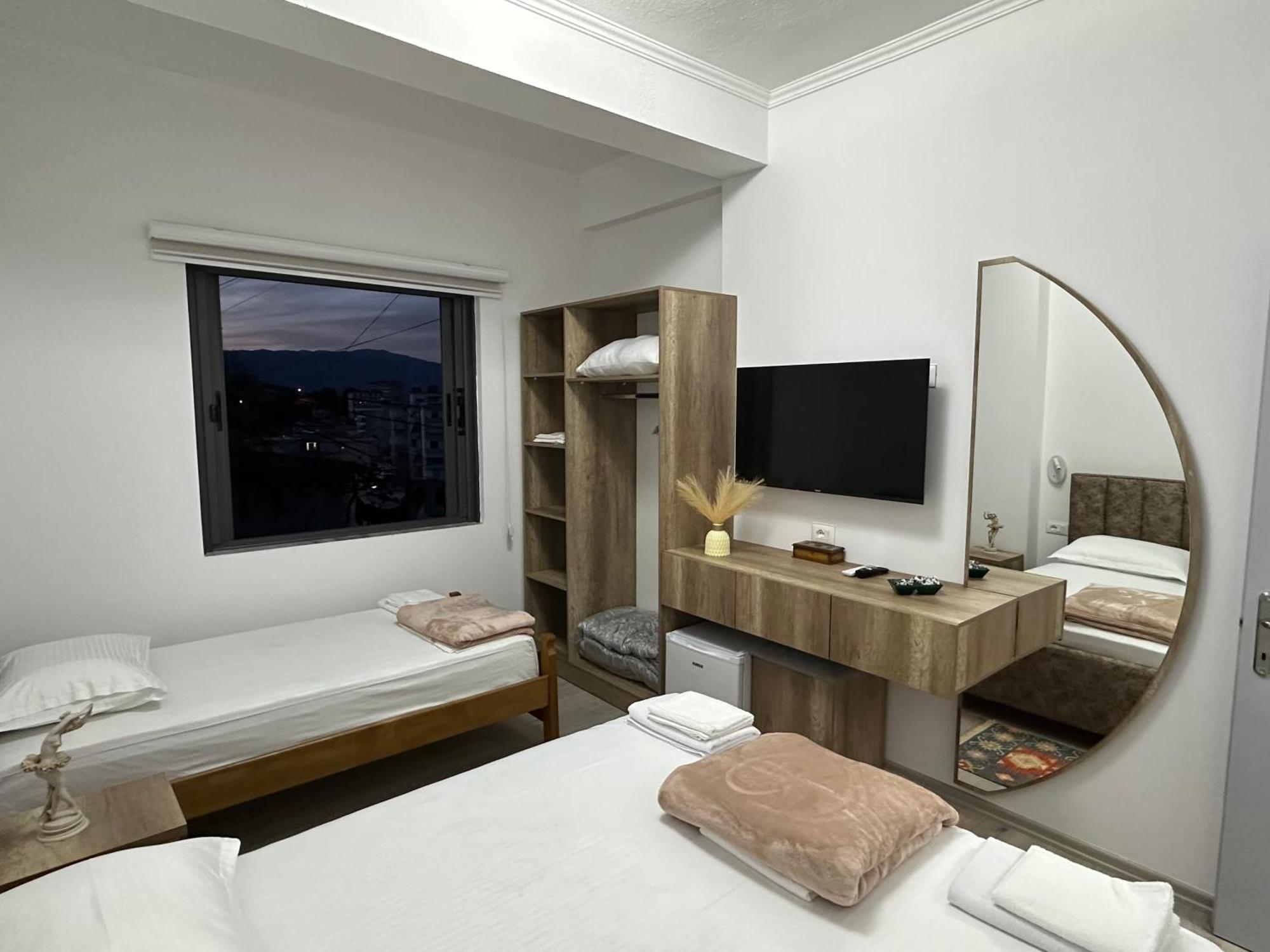 Lola'S Rooms Gjirokastër Екстериор снимка