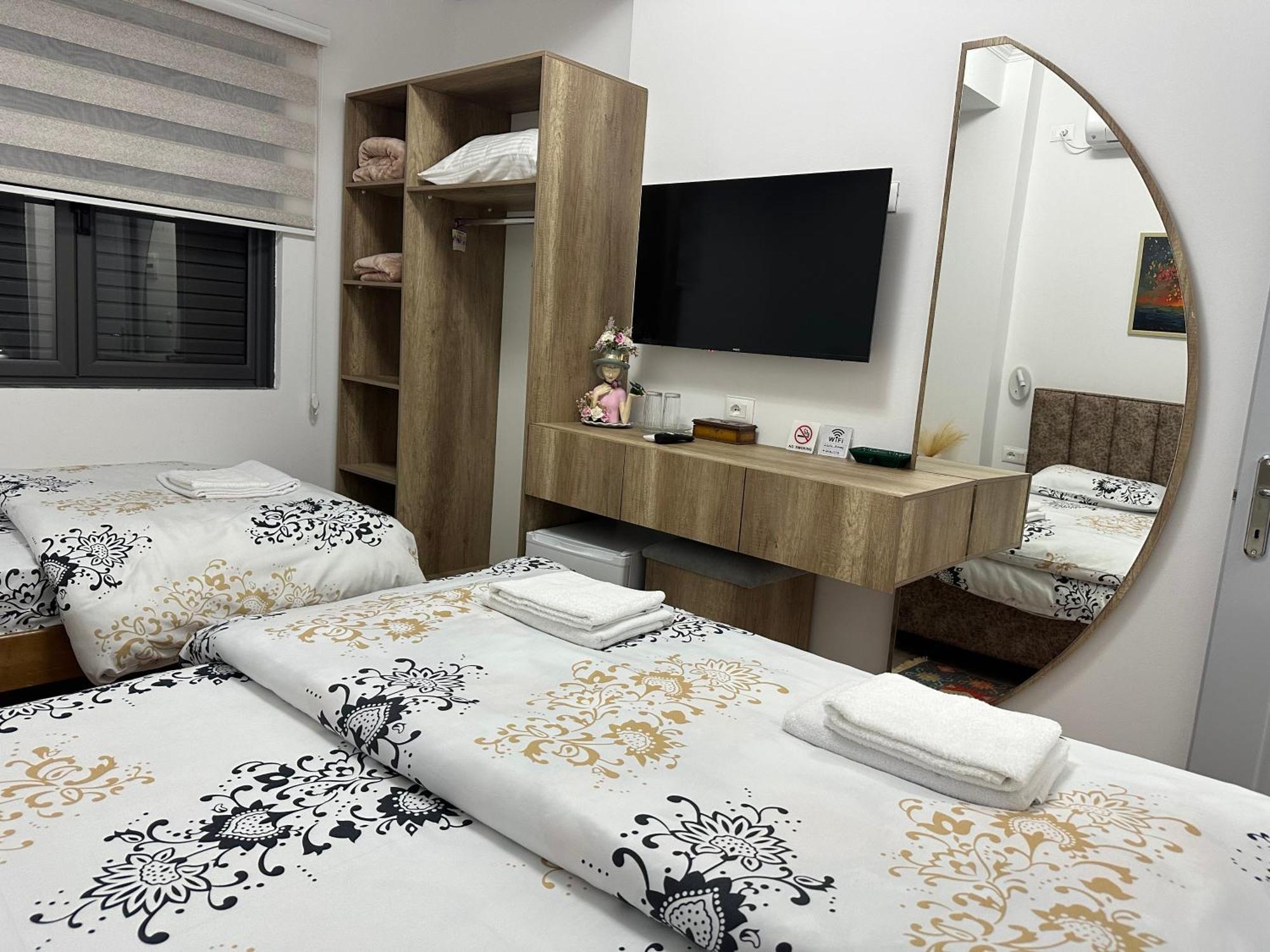 Lola'S Rooms Gjirokastër Екстериор снимка