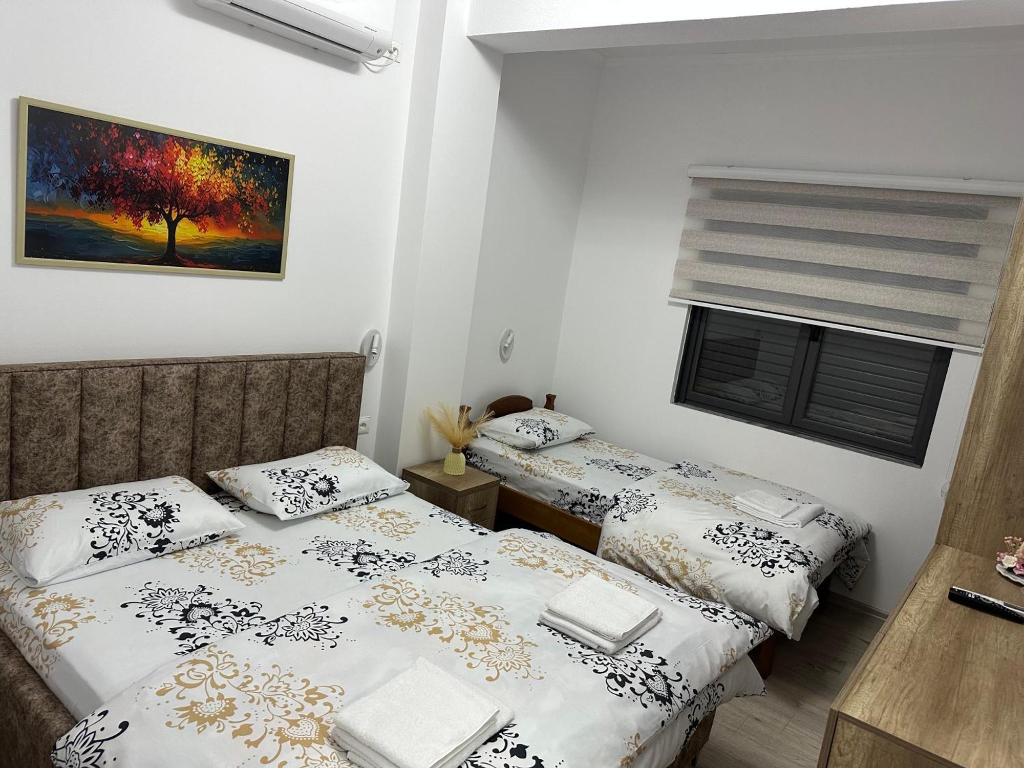 Lola'S Rooms Gjirokastër Екстериор снимка