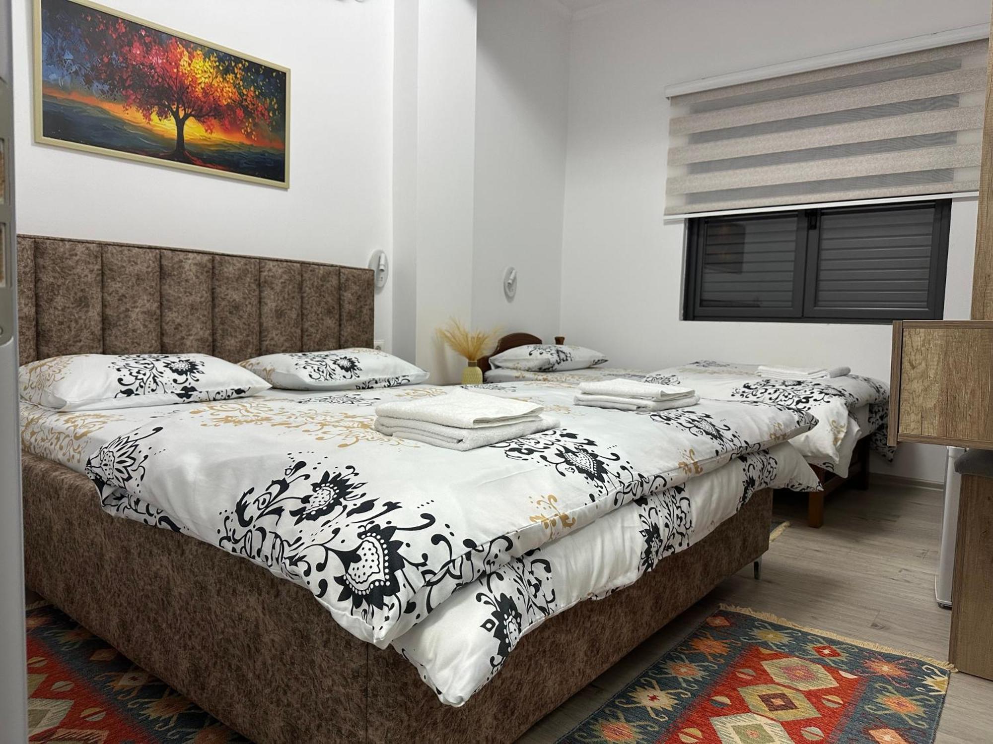 Lola'S Rooms Gjirokastër Екстериор снимка